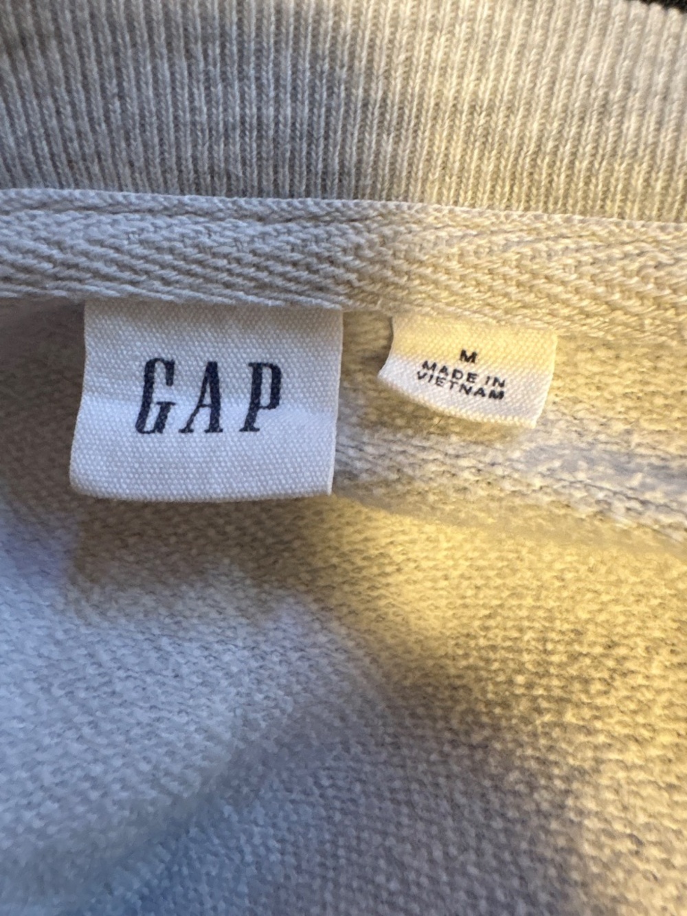 GAP sweater - Picture 2 of 3